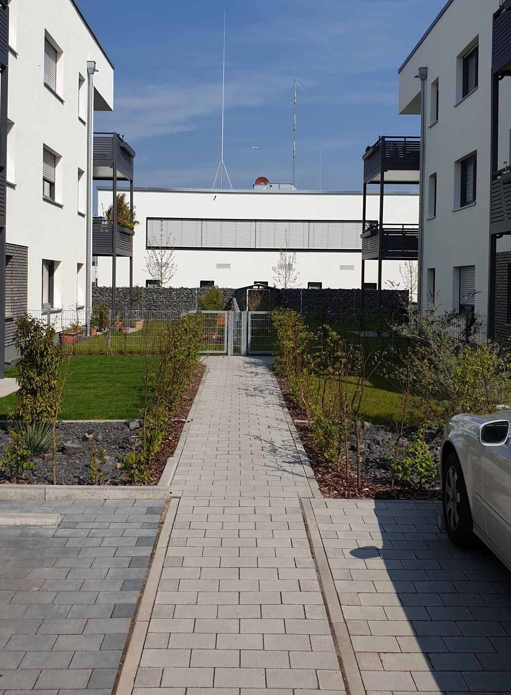 Wohngebiet "Am Alten Sportplatz" Ginsheim - Gustavsburg Zugangswege zu Gärten der Eigentumswohnungen